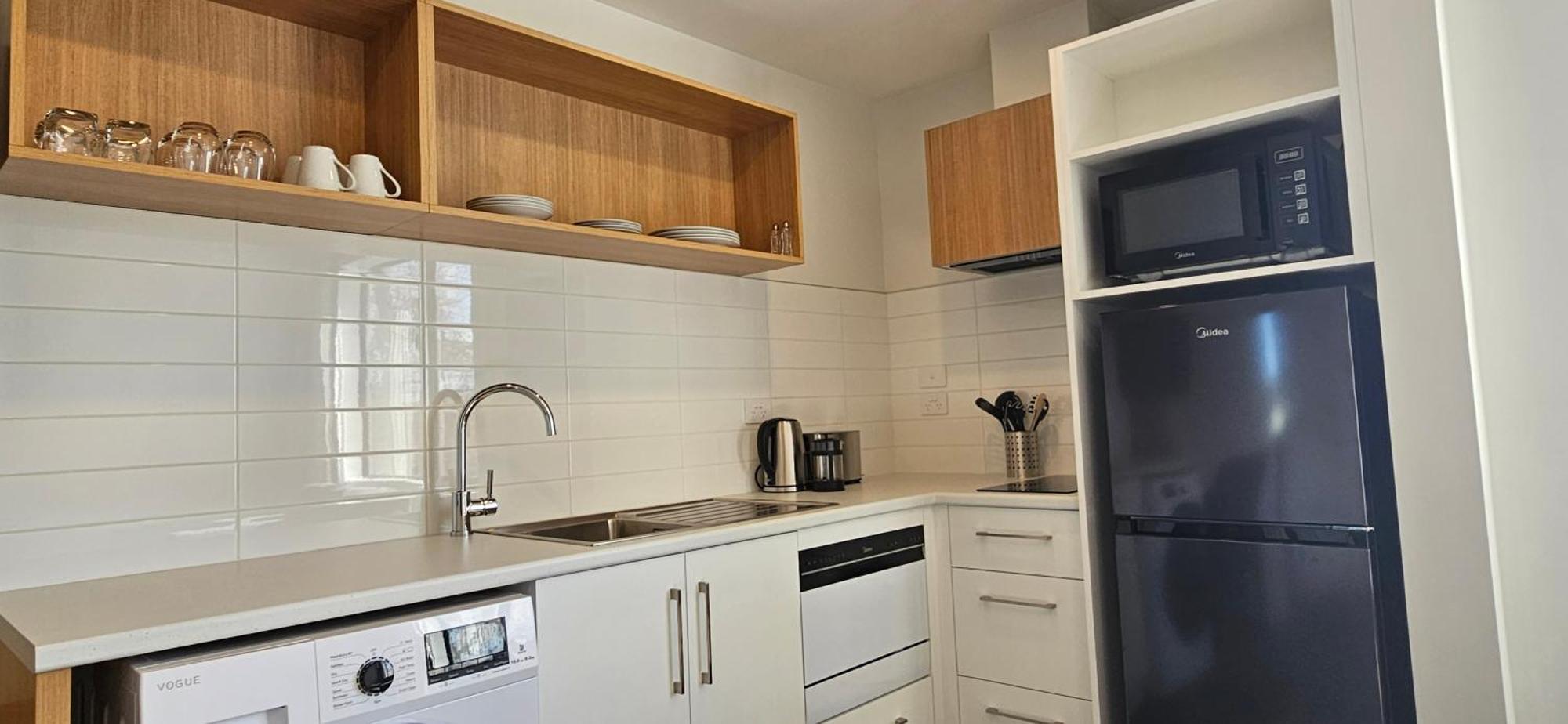 Alps Motel & Apartments Туизъл Екстериор снимка