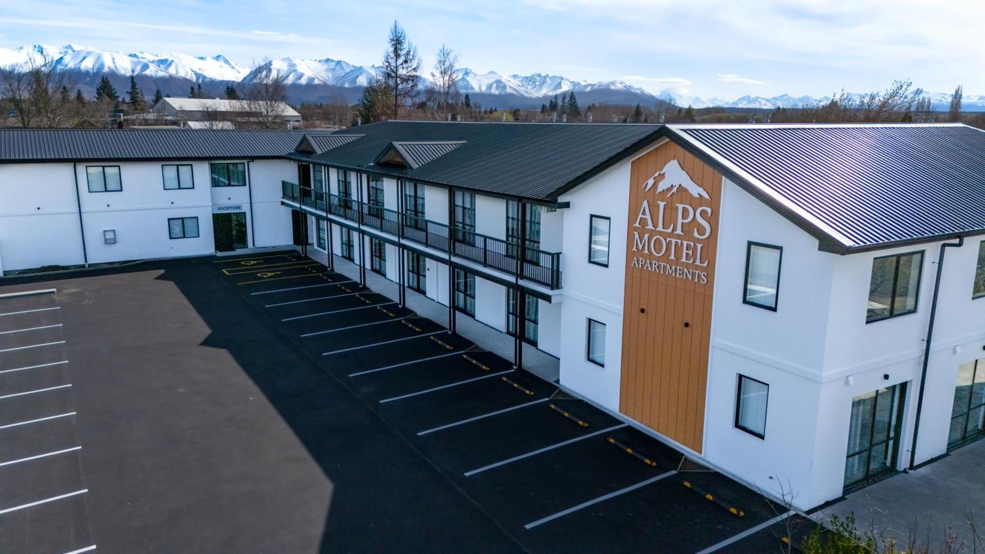 Alps Motel & Apartments Туизъл Екстериор снимка