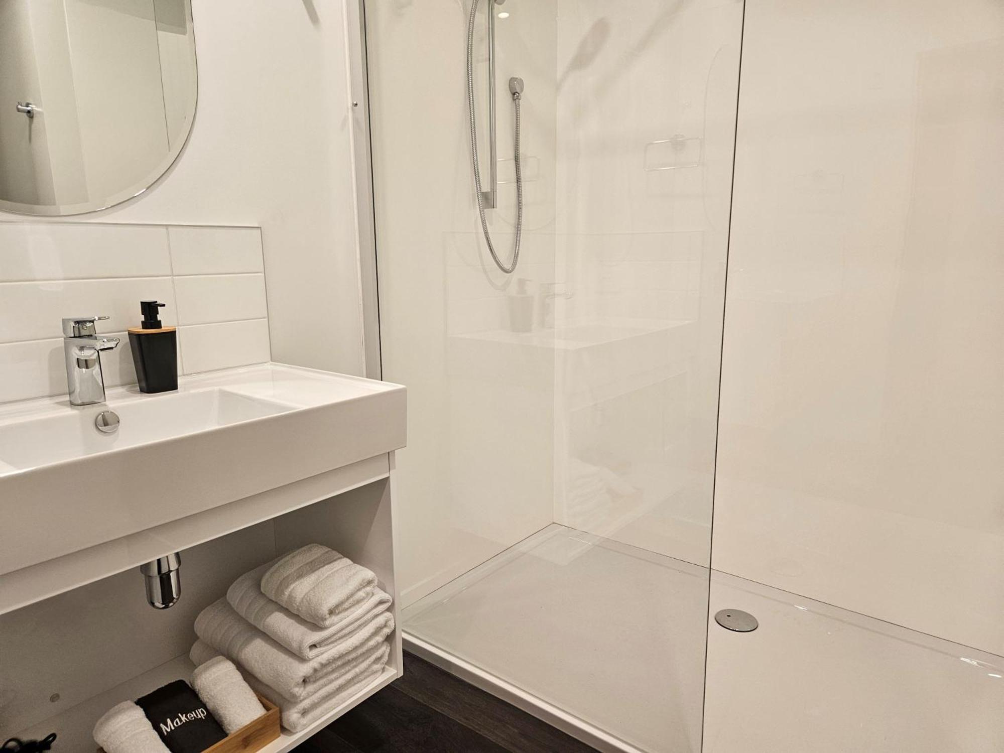 Alps Motel & Apartments Туизъл Екстериор снимка
